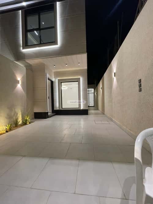 5 bedroom floor in Al Janadriyah 4