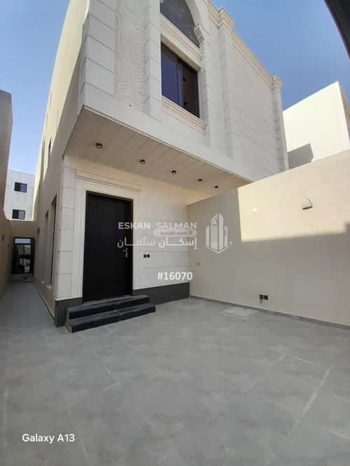 6 bedroom floor in Al Janadriyah 11