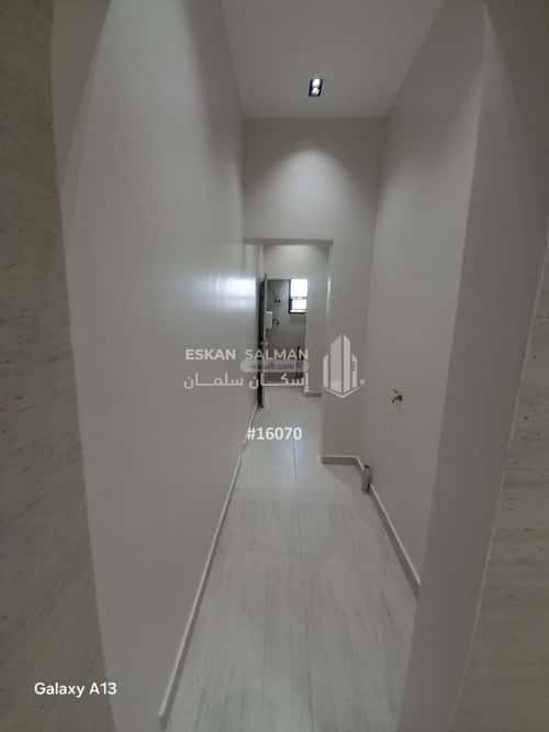 6 bedroom floor in Al Janadriyah 9