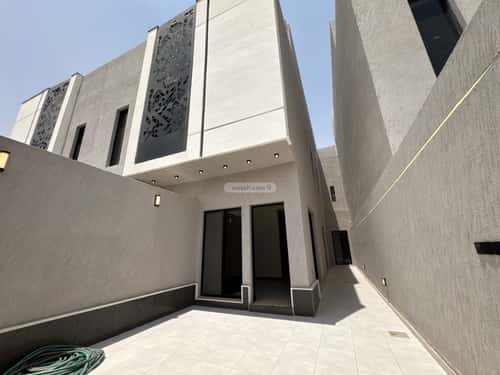 5 bedroom villa in Al Janadriyah 4