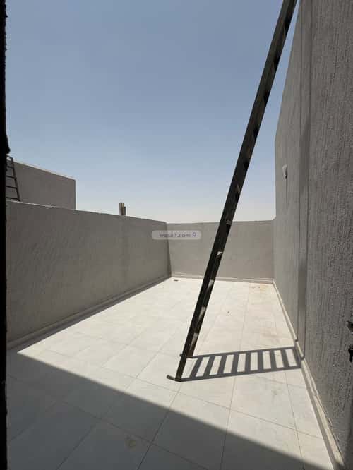 5 bedroom villa in Al Janadriyah 5