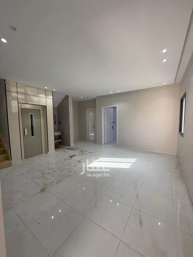 6 bedroom villa in King Fahd 24