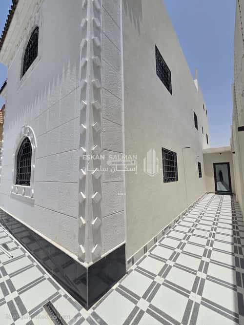 9 bedroom villa in Al Yarmouk 5