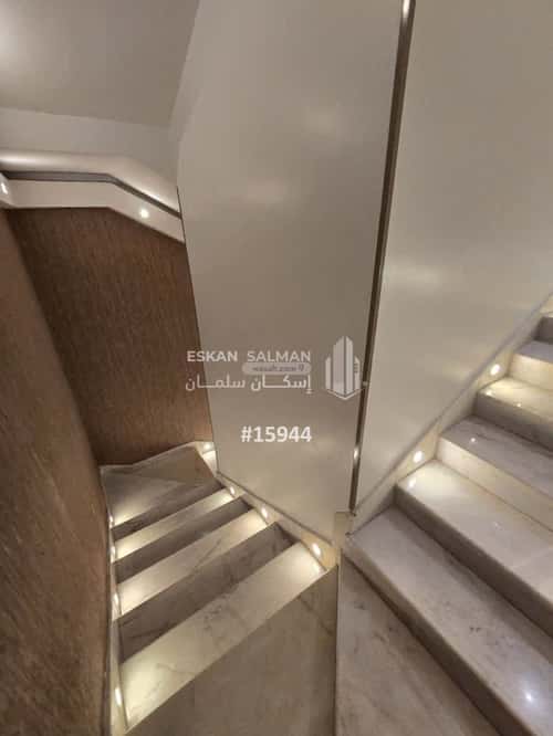 فيلا 8 غرف في العارض 20