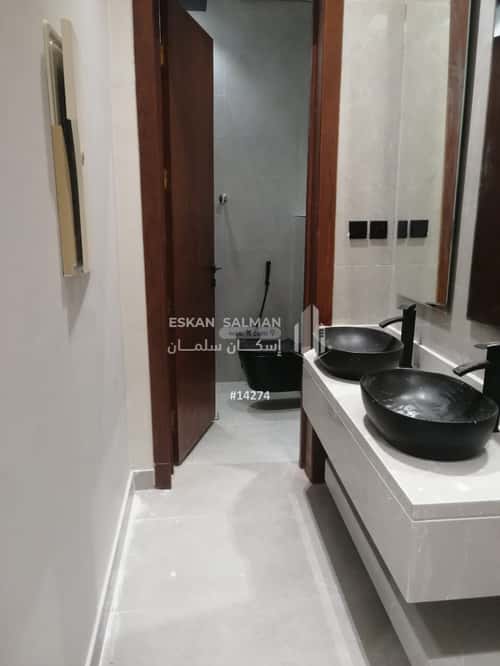 5 bedroom floor in Tuwaiq 1