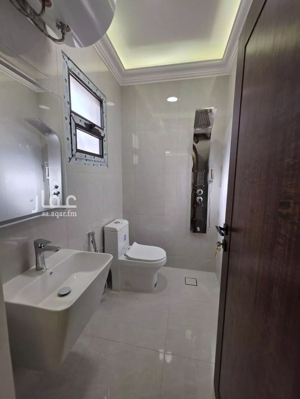 4 bedroom floor in Al Qairawan 9