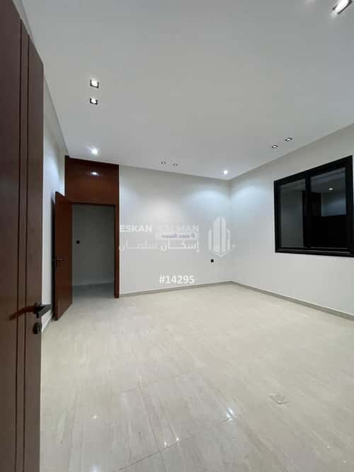 5 bedroom floor in Al Janadriyah 4