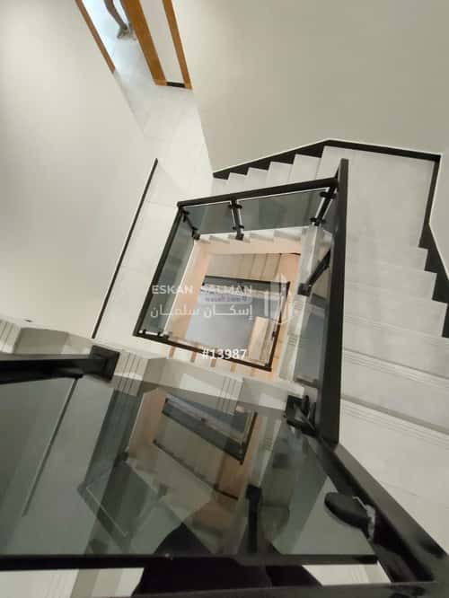 5 bedroom villa in Al Janadriyah 3