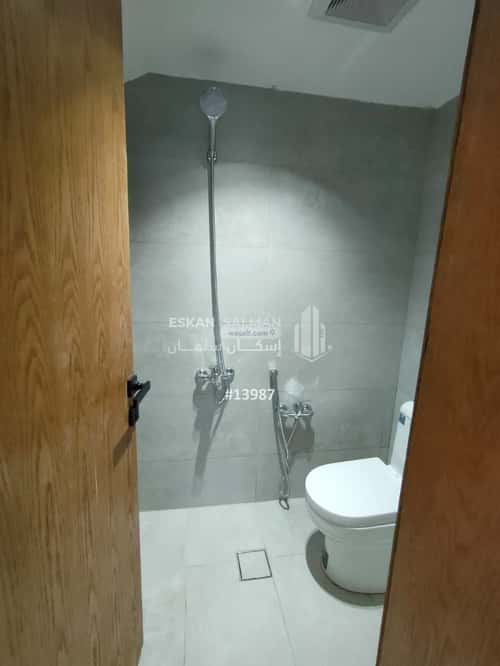5 bedroom villa in Al Janadriyah 12