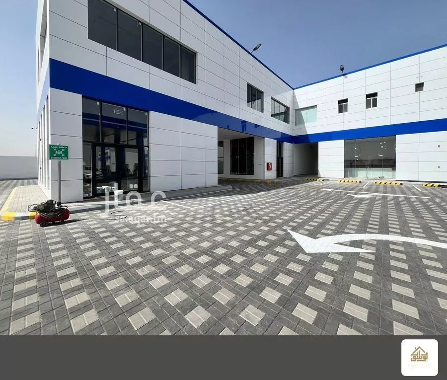 7033 sqm warehouse in Al Aziziyah 4