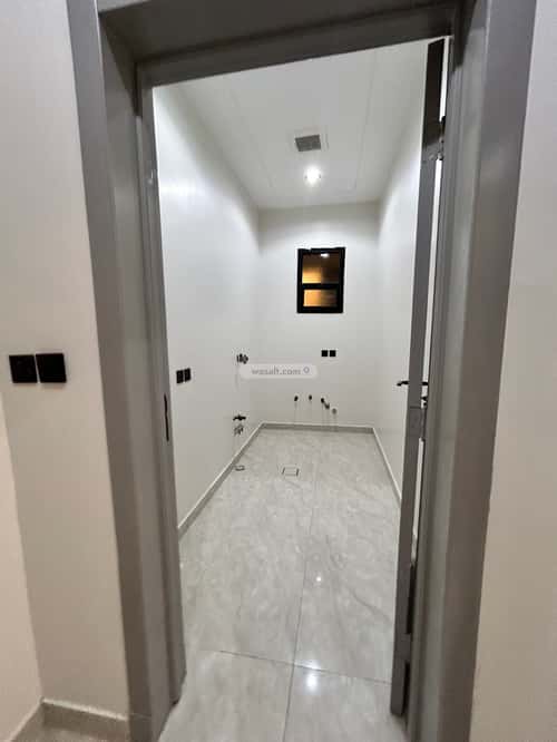 8 bedroom floor in Okaz 1