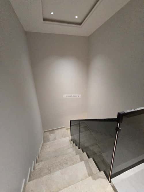 8 bedroom floor in Dirab 4