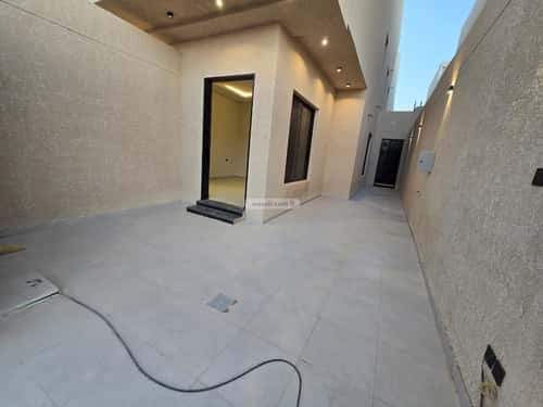 8 bedroom floor in Dirab 12