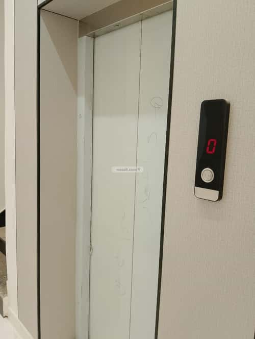 5 bedroom floor in Al Janadriyah 2