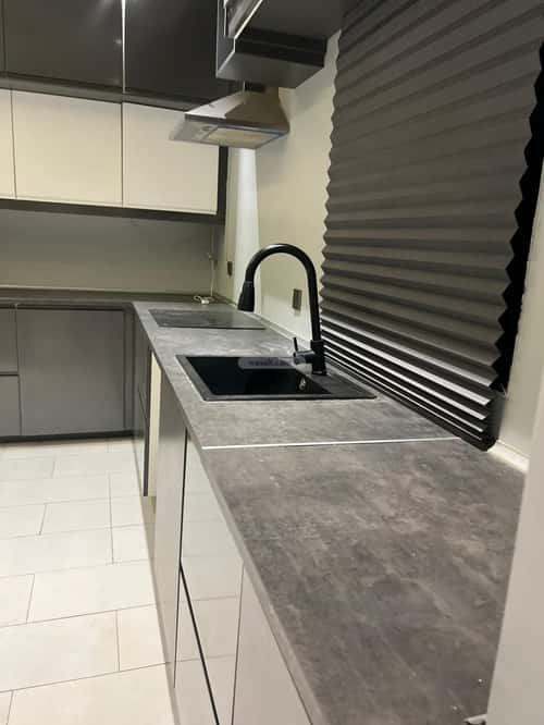 شقة 4 غرف في الملقا 4