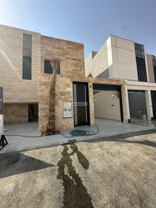 4 bedroom floor in Al Janadriyah 4