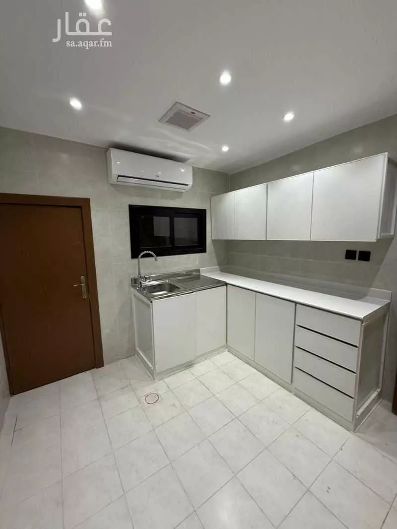 4 bedroom apartment in Al Badiyah, Eastern Province 9
