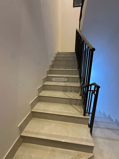 3 bedroom floor in Al Janadriyah 2