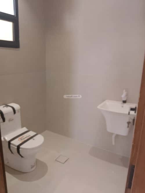 فيلا 5 غرف في عكاظ 4