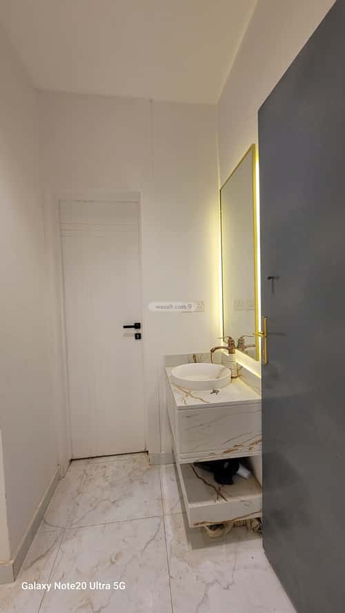 5 bedroom floor in Al Janadriyah 8
