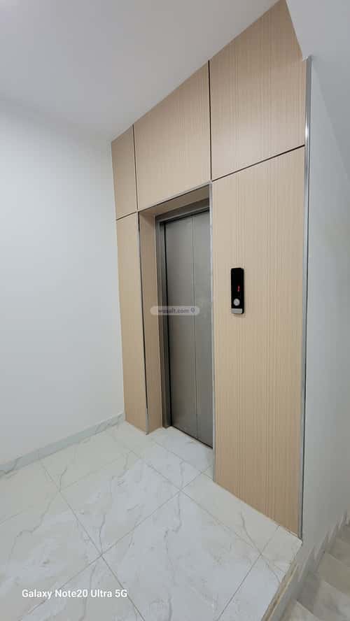 5 bedroom floor in Al Janadriyah 9