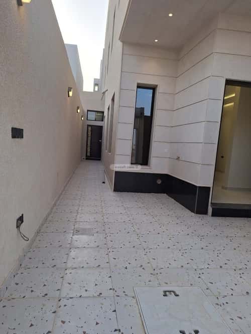 5 bedroom floor in Al Janadriyah 4