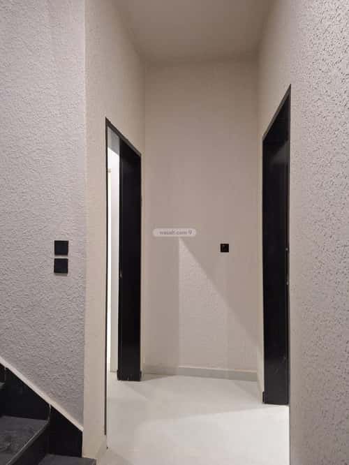 5 bedroom floor in Al Janadriyah 2