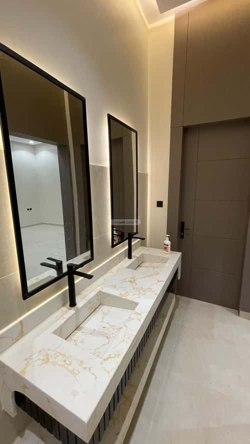 5 bedroom floor in Al Janadriyah 2