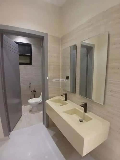 5 bedroom floor in Al Janadriyah 2