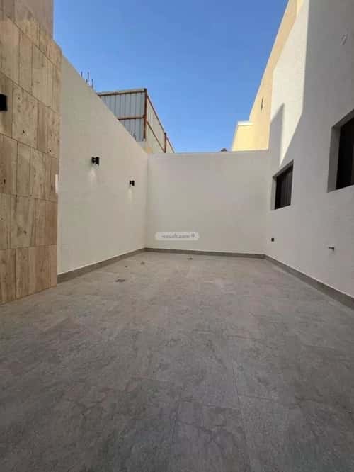 5 bedroom villa in Al Mahdiyyah 2