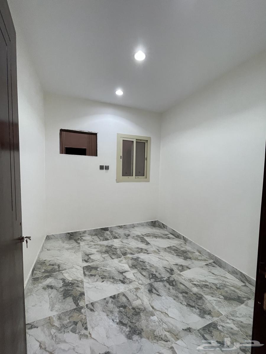 شقة  في الملك فهد 5