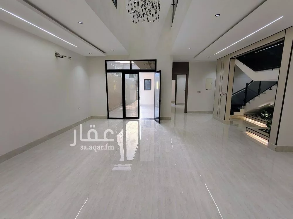 8 bedroom villa in As Sawari 4
