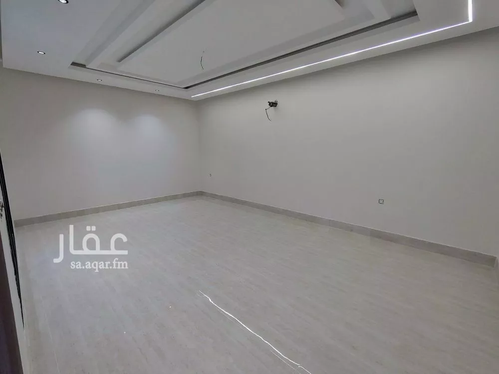 8 bedroom villa in As Sawari 5