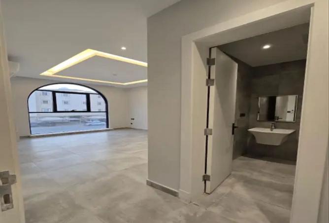 3 bedroom apartment in Al Malqa 2