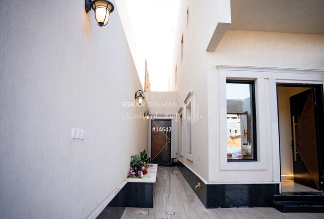 5 bedroom apartment in Al Rimal 2