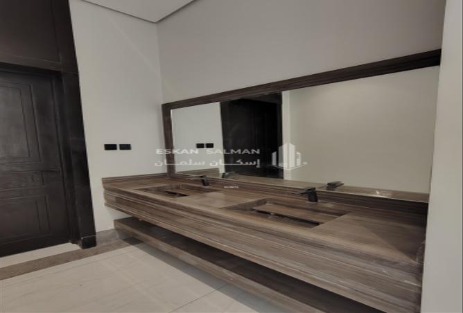 7 bedroom apartment in Al Janadriyah 3