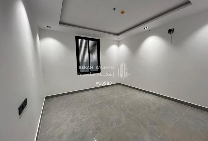 شقة 4 غرف في East Naseem 2