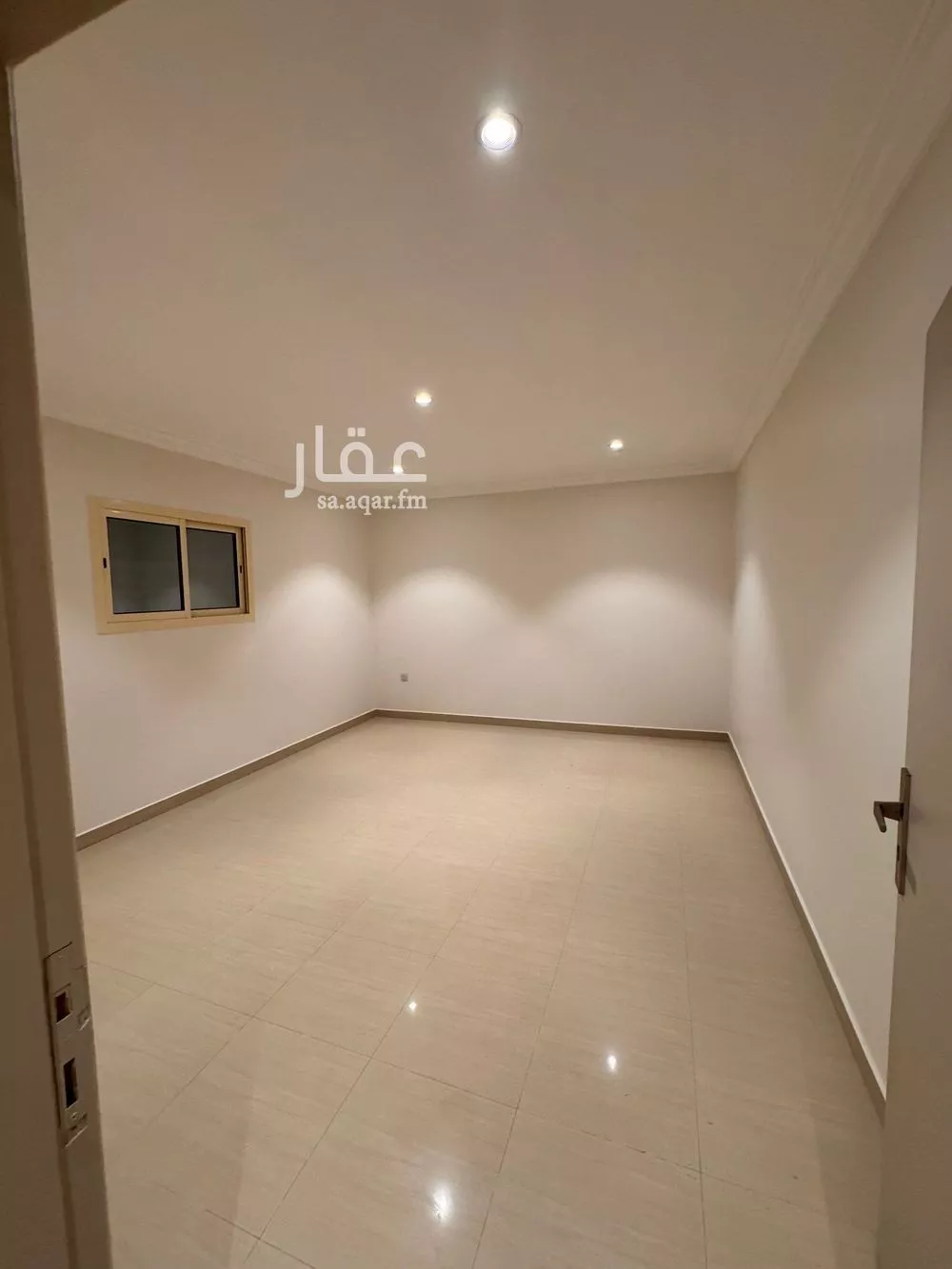 شقة 3 غرف في الملقا 4