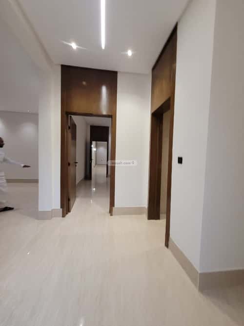 5 bedroom floor in Tuwaiq 2