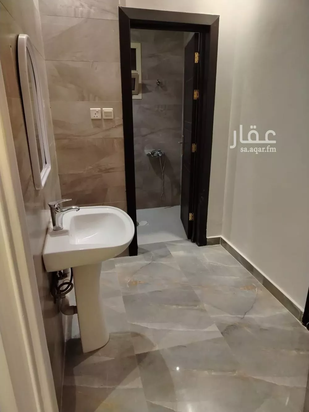 شقة 1 غرف في الملقا 6