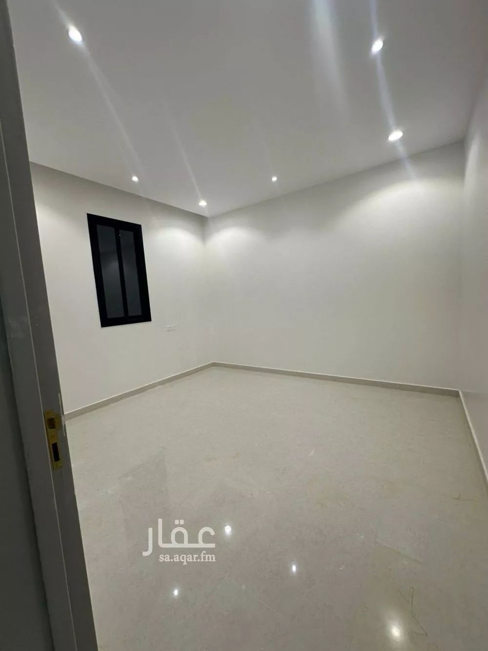فيلا 5 غرف في الشرق 12