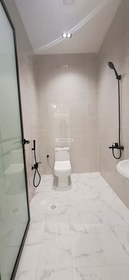 6 bedroom apartment in Al Jalawiyah 11