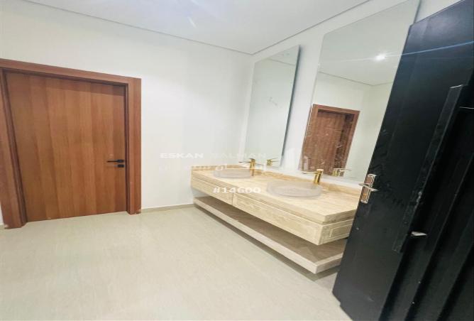 6 bedroom apartment in Al Janadriyah 3