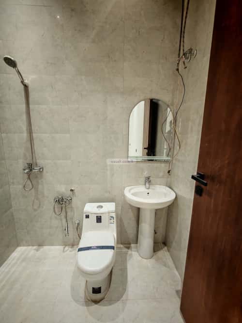 5 bedroom floor in Al Janadriyah 9
