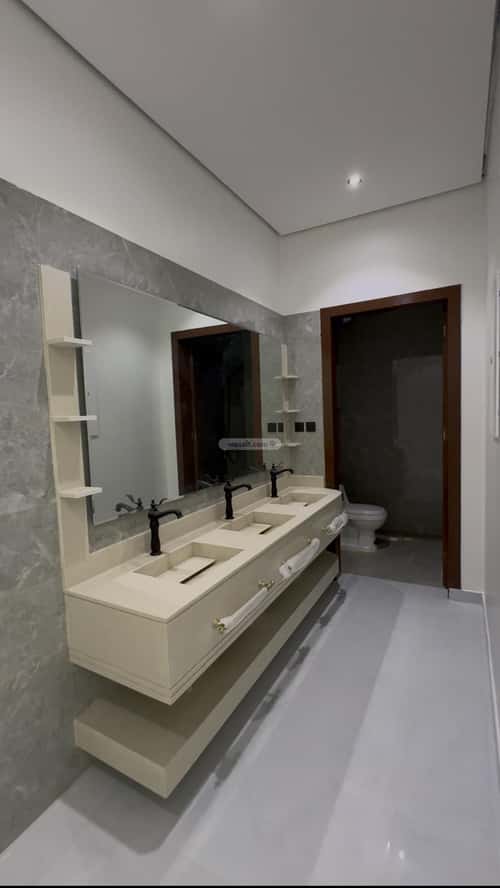 5 bedroom villa in Al Khaleej 1