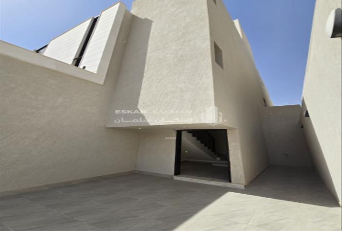 7 bedroom apartment in Al Maizilah 3