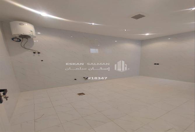 4 bedroom villa in Al Janadriyah 2