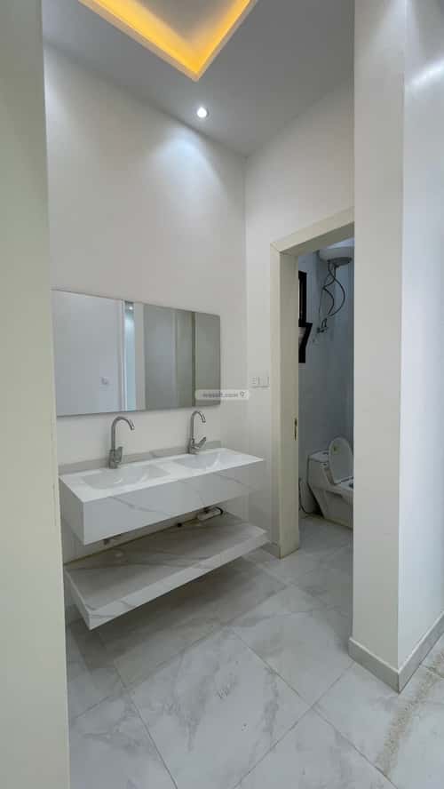 5 bedroom villa in Al Janadriyah 4