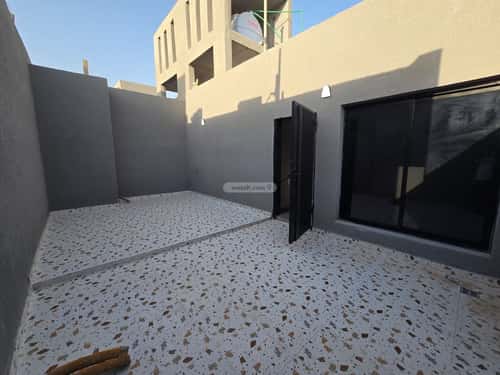 فيلا 5 غرف في عكاظ 12