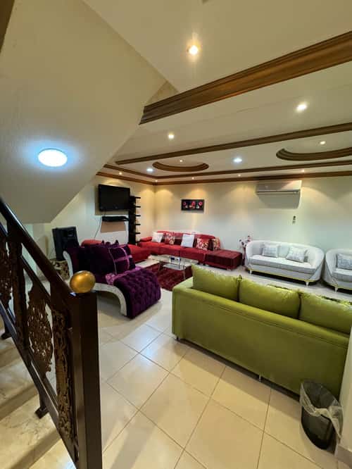 فيلا 9 غرف في الروابي 3